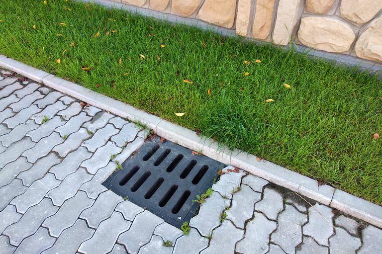 plastic-drain-gutter-green-grass-lawn-and-stone-p-2024-12-06-14-14-52-utc